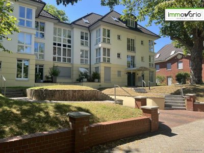 Exklusive 2-Raum-Wohnung mit Tageslichtbad, Loggia, Pantry-Küche & Parkett im Lenné-Viertel