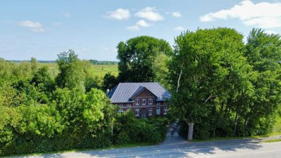 Landhaus mit Einliegerwohnung auf großem Grundstück – Stilvoll saniert