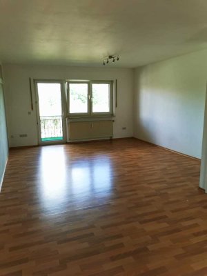 670 € Kaltmiete zzgl. 30 € Garage zzgl 250 € NK- 82 m² - 3.0 Zi.