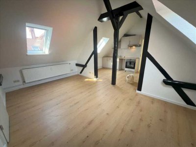 BESICHTIGUNG AM 24.07.25 VON 15:30 UHR-16:00 UHR! Frisch sanierte, helle Wohnung im Obergeschoss.