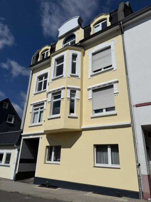 Schöne 2 Z Altbauwohnung mit Balkon und Weitblick