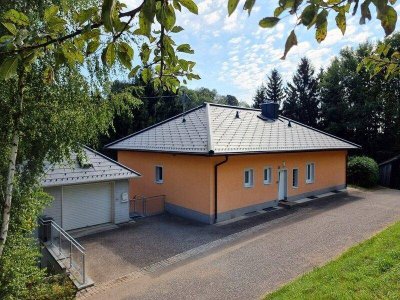 Solider Bungalow in Randlage von Reichenau mit Untergeschoss und zweigeschossiger Garage