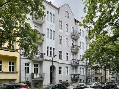 Modernisierte, vermietete 2-Zimmer-Eigentumswohnung kaufen in Berlin-Friedenau, 56 m², sonniger Balk