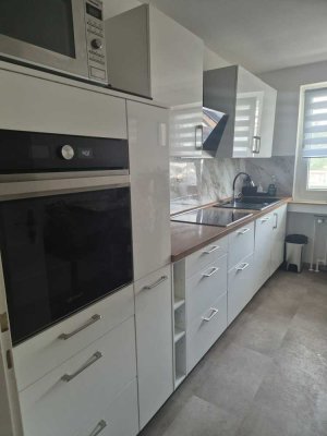 Sehr schöne  4-Zimmer Wohnung mit Küche/Balkon