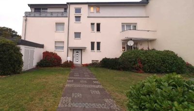 Sehr gut geschnittene 3-Zimmerwohnung mit Balkon und Stellplatz in ruhiger Seitenstraße!!