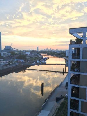 Exklusives Wohnen am Wasser mit Frankfurter Skylineblick, 5. OG