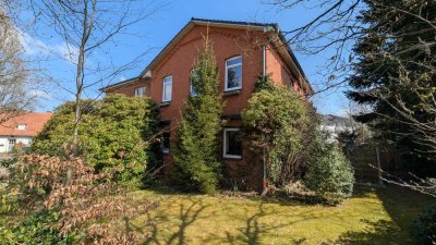 Entwicklungsfähiges Mehrfamilienhaus in zentraler Lage