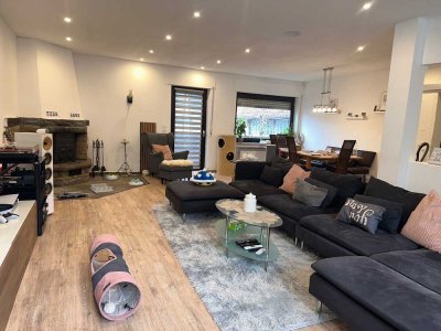Idyllisches Wohnen mit Garten in großzügiger Maisonettewohnung und absolut ruhiger Lage!!