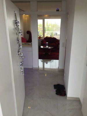 Exklusive, gepflegte 1-Raum-Terrassenwohnung mit geh. Innenausstattung, Klimaanlage und EBK
