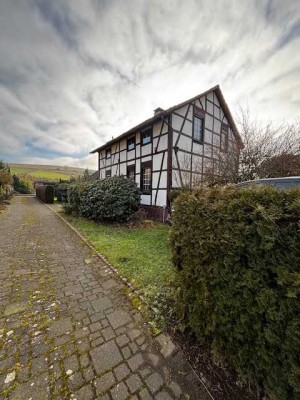 ***FACHWERKIDYLLE MIT HERZ - IHR NEUES ZUHAUSE IM GRÜNEN***