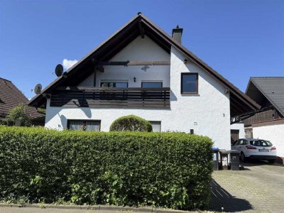 Schöne helle 3-Zimmer-DG-Wohnung im Zweifamilienwohnhaus mit tollem Ausblick