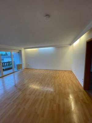 HELLE 4 ZIMMER WOHNUNG + Bad-Balkon und Garten in Pfeffenhausen
