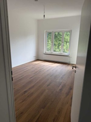 Frisch sanierte und gemütliche 2,5-Zimmer-Wohnung in Neukölln
