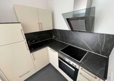 **ALLES NEU** 2-Zimmer-Wohnung mit Balkon! Erstbezug nach Sanierung!