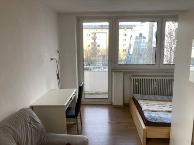Stilvolle 1-Zimmer-Wohnung mit gehobener Innenausstattung mit Einbauküche in München Bogenhausen