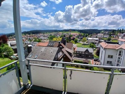 700 € - 77 m² - 3.0 Zi.
Wird an Nichtraucher vermietet.