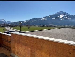 Geräumige 5-Zimmer Wohnung mit Balkon und Parkplatz