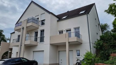 Helle 3-Zimmer Maisonette-Wohnung mit Balkon und Terrasse in Altrich