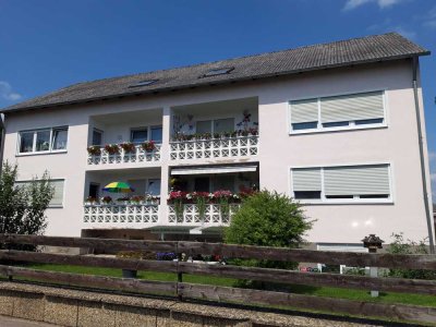 Helle 3-Zimmer Wohnung mit Terrasse in Lappersdorf