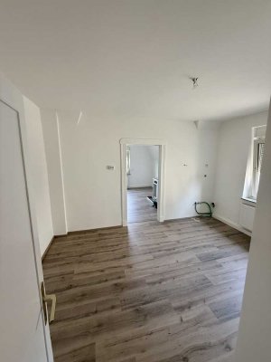 Frisch renovierte 52 qm 3-Zim. Wohnung in Lüdenscheid mit Garten & Keller, Altbau mit tollem Blick