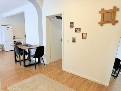 **vermietete 2 Zimmer Wohnung im OG mit Balkon**