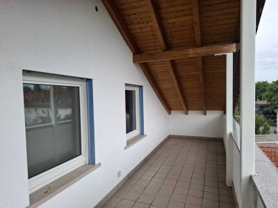 sanierte 3-Raum-Dachgeschosswohnung mit großem Balkon und EBK in Friedberg
