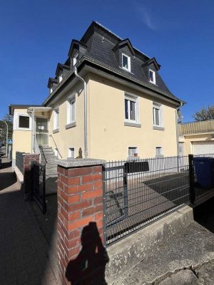 Schönes Einfamilienhaus in zentraler Lage mit Garten und Garage