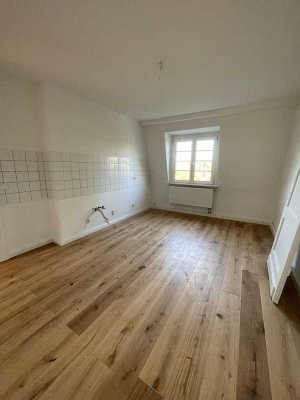 Sanierte 90 qm mit begehbaren ausgebauten Dachboden ( 50 qm)