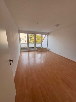 Lichtdurchflutete 3-Zimmer-Wohnung mit Balkon!