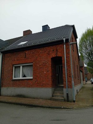 Neues Dach--Entkernt--Neue Fenster--2 Kamine mit neuen Öfen--ca. 100m²--Stellplatz möglich...usw....