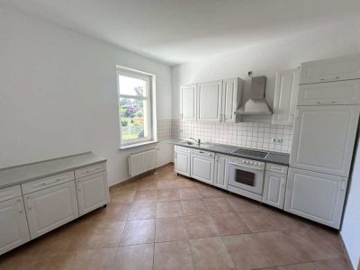 Herrliches & ruhiges WOHNEN mit Einbauküche, Tageslichtbad, Garten  & Stellplatz in Ebersdorf