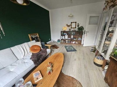 Nähe Kaiserberg in Duissern. Helle, gemütlich renovierte 2,5 Zimmer mit Balkon!