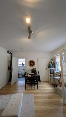 Stilvoll möblierte 1-Zimmer-Wohnung mit Balkon im Zentrum von Landau – Erstbezug!