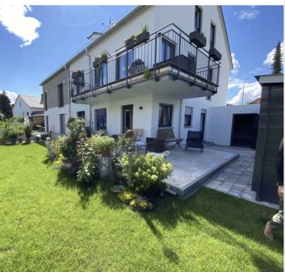 Stilvolle, neuwertige 4-Zimmer-Maisonette mit Garten und Einbauküche in Ingolstadd Süd / hundszell