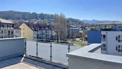 Beziehbar ab August - Stilvolle Attikawohnung mit großer Dachterrasse und herrlichen Weitblicken