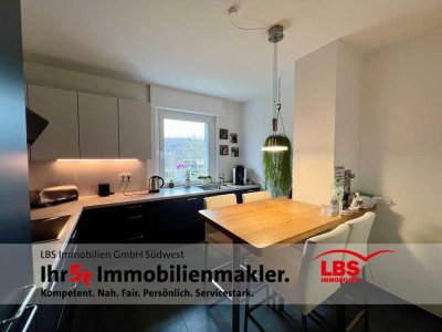bezugsfreie Wohnung in sehr gutem Zustand 
mit Einbauküche, Balkon und Stellplatz
