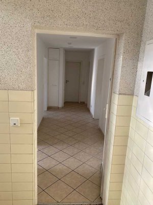 3-Raum-Wohnung mit Balkon und Einbauküche in Köln Flittard