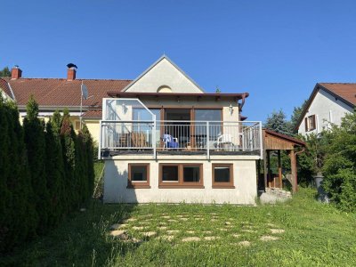 Schöne Wohnung mit Wintergarten und Gartenfläche