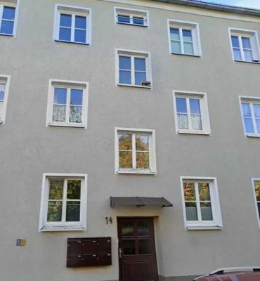 Freundliche und sanierte 3-Zimmer-Wohnung mit gehobener Innenausstattung mit Einbauküche in Weimar