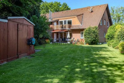 Wohnen mit Weitblick – Doppelhaushälfte mit zwei Einheiten, Garten und Vermietungspotenzial