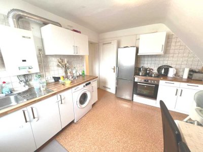 Drei Wohnungen auf einem Stockwerk in attraktivem Mehrfamilienhaus – Ideal für Investoren