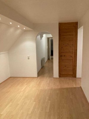Schöne 3-Zimmer-Dachgeschoss-Wohnung mit Balkon in Wegberg