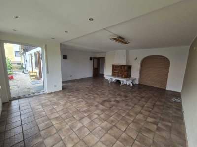 Großzügige, helle & ruhige 4-Zimmer-EG-Wohnung mit Garten + Wintergarten & Garage