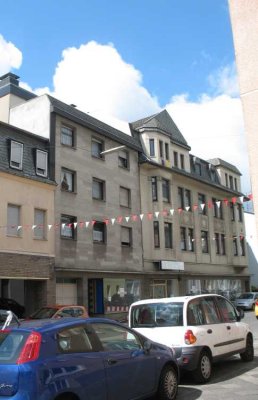 Helle 84-qm Altbau-DG-Wohnung; schöner Grundriss; zentrale Lage