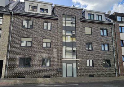 Neuwertige 4 Zimmer Wohnung mit Balkon , zu vermieten.