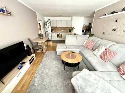 Sonnige, schöne 3,5 Zi. Wohnung mit Allg. Stellplatz, Wohnzimmer, 2x Schlafzimmer und Ankleidezimmer