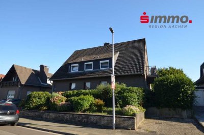 Freistehendes Zweifamilienhaus mit Garage und tollem Süd-Grundstück