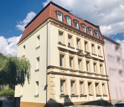 Investition mit Charme – Vermietete Altbauwohnung mit Balkon in zentraler Lage