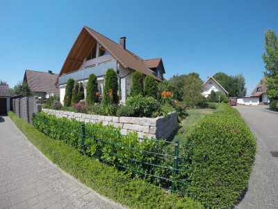 Stilvolle 4,5-Zimmer-DG-Wohnung mit gehobener Innenausstattung mit Balkon und EBK in Ottersweier