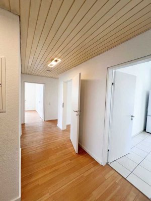 Attraktive 4-Zimmer-Wohnung mit neuer Einbauküche in zentraler Lage von Kornwestheim